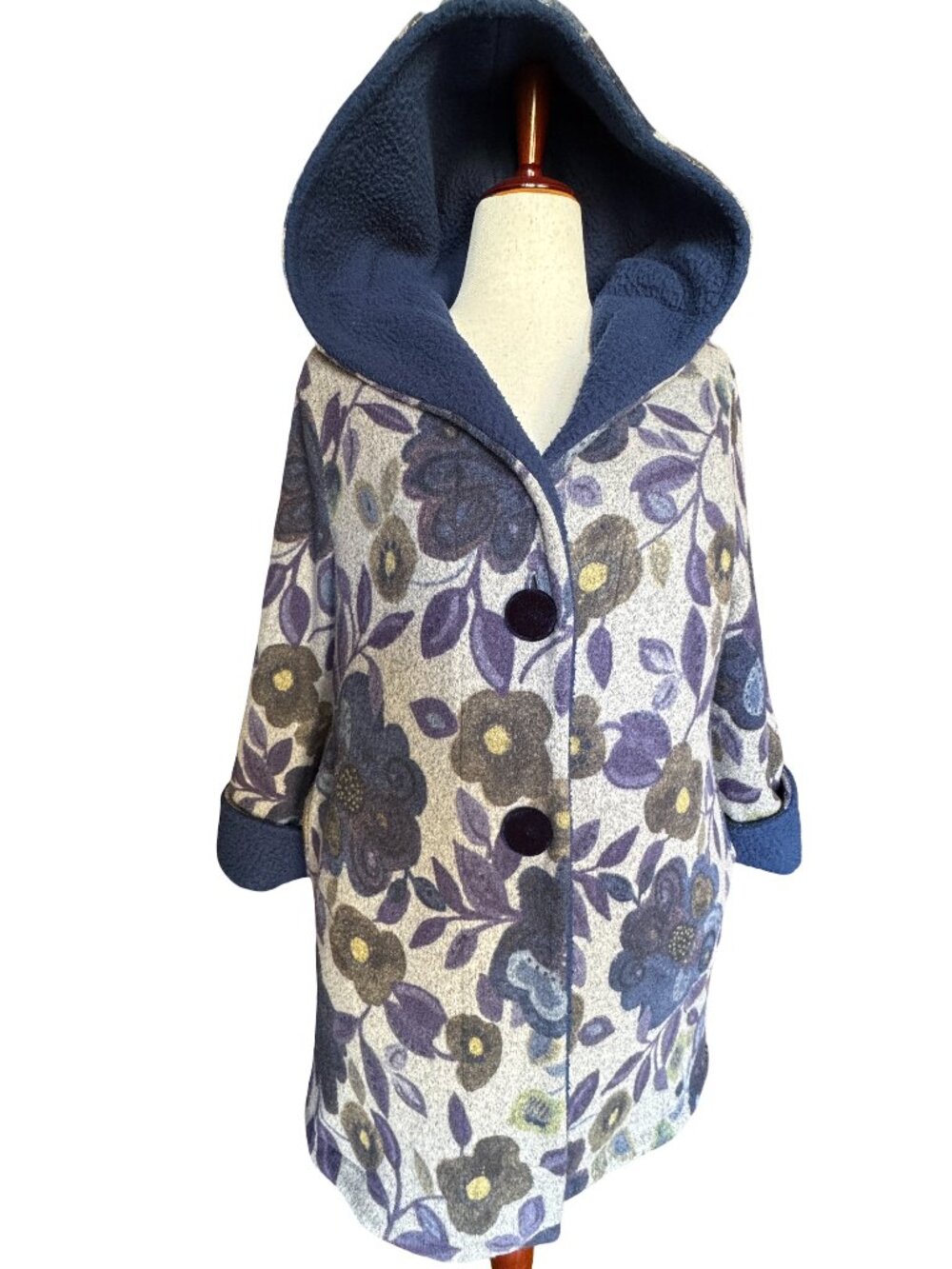 Woman’s Fleece Coat Size Large Floral Hooded Pockets Fleece Lined Trisha Tyler